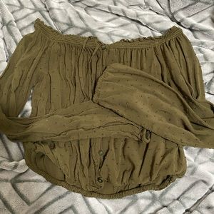 Off the shoulders long sleeve